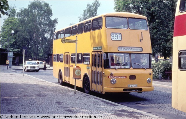 Wagen 2469 auf der Linie 99E nach Moabit