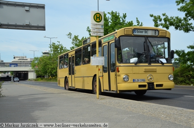 Wagen 1986 vor der Luftfracht Tegel