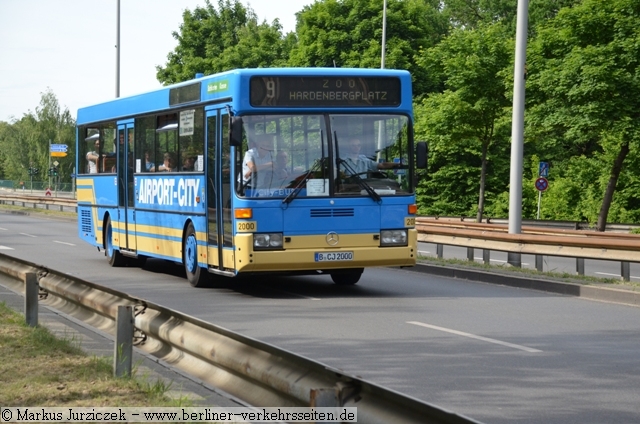 Airport-City, der Flughafenbus (Wagen 2000) gehrt heute zum Museumswagenbestand der ATB