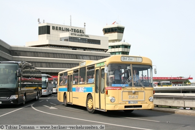 Wagen 1242 mit "City-Bus" Bauchbinde