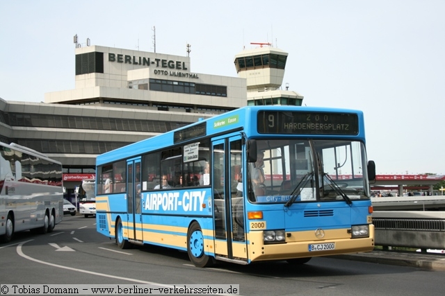 Wagen 2000 in frischer Flughafenlackierung (2012)