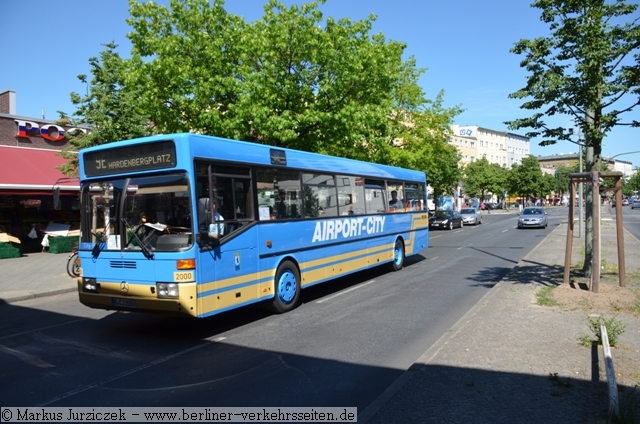 Wagen 2000 prsentiert sich wieder im "Flughafenlack"