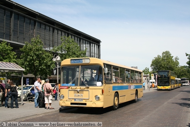 City-Bus (1242) am Bhf. Zoo