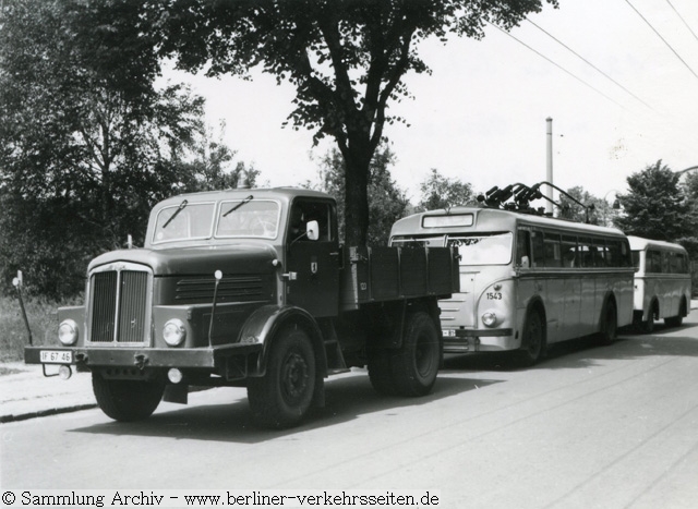 1968: Zugmaschine Werkstattdienst BVG - Ost