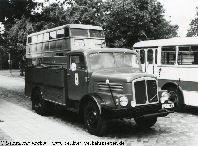 1968: Tankwagen der BVG (Ostberliner Verkehrsbetriebe)  Alle Bilder des Webangebots www.b-v-s.berlin nur zur Verwendung bei den Berliner Verkehrsseiten