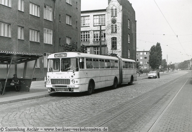 1969: Ikarus 180  Bildnutzung aller Bilder des Webangebotes nur fr die Berliner Verkehrsseiten  Siehe Archivnutzungsbestimmungen unter www.b-v-s.berlin - BVS Online-Archiv - Nutzungsbestimmungen