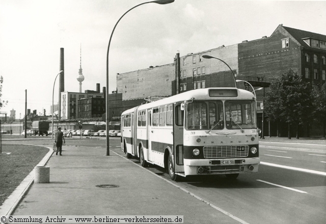 1970: Ikarus 180.22