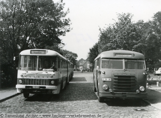 1970: Ikarus 180 mit Lowa Werkstattwagen  Alle Bilder ders Webangebotes sind nur fr die Verwendung fr dieses Webangebot freigegeben. Einer anderweitigen Nutzung kann aus rechtlichen Grnden nicht zugestimmt werden  Zur Bildrecht-Verwertung siehe www.b-v-s.berlin unter  "BVS-Online-Archiv"