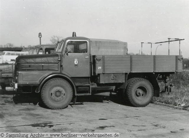 1970: Zgmaschine 211 auf dem Hof Lichtenberg