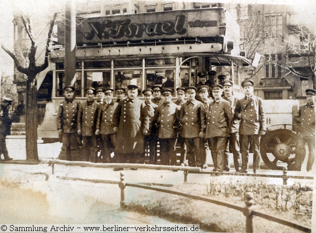 Gruppenfoto Busfahrer der ABOAG in Berlin