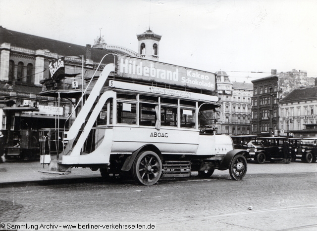 ABOAG Autobus Bauart RK auf der Linie 5 vor dem Stettiner Bahnhof (heute: Nordbahnhof, Elisabeth-Schwarzhaupt-Platz 1)