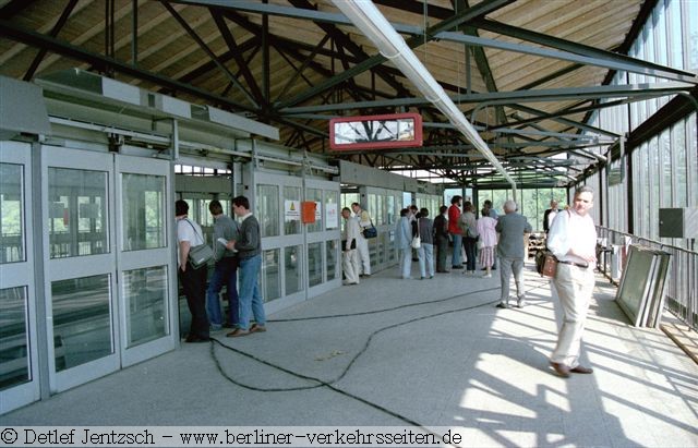 Tag der offenen Tür im Bahnhof Kemperplatz vor Betriebsaufnahme