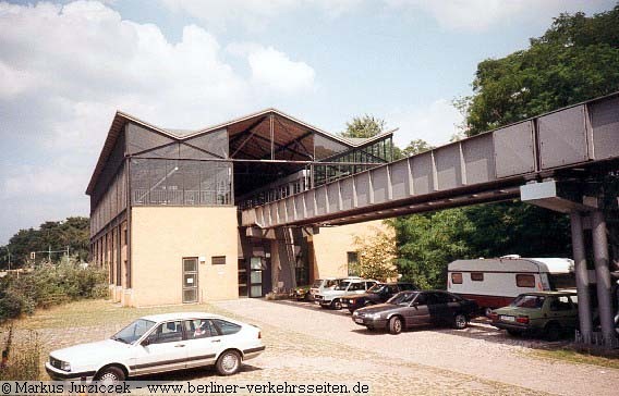 Ausfahrt aus dem Endbahnhof Kemperplatz