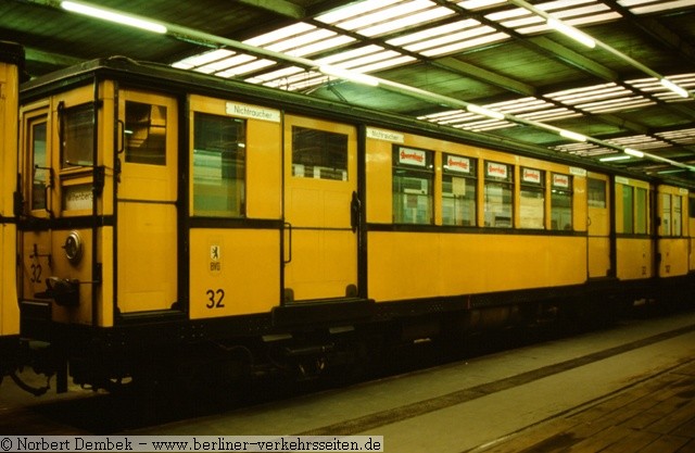 Wagen 32 in der Museumshalle Britz