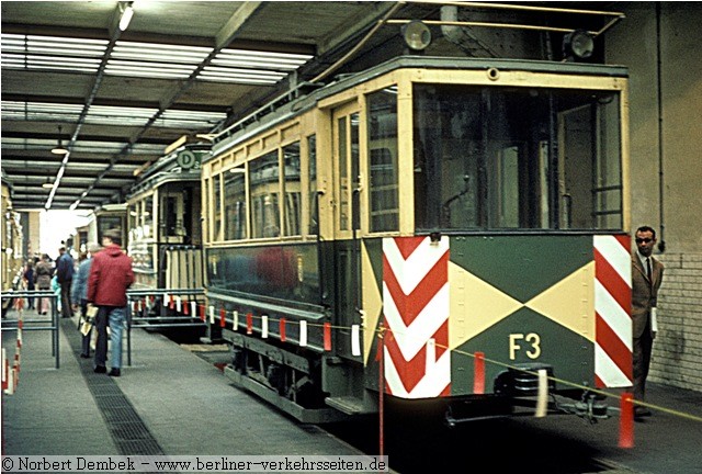 Strassenbahnwagen der Berlner Ostbahnen 39 in der Britzer Wagenhalle. Heute befindet sich der wagen im Strassenbahndepot Niederschönhausen (DVN)