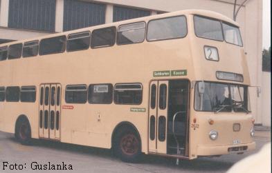 DE Bus 2622 vor der Wagenhalle Britz (damaliger Standort der Museumssammlung)