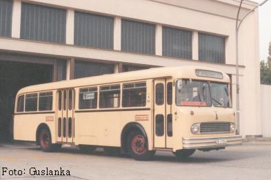 Wagen 554 vor der Wagenhalle Britz (heute im Bestand des DTMB)