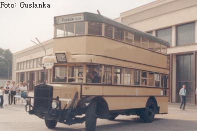 Wagen 787 fhrt mit eigener Kraft auf dem Betriebsgelnde Britz