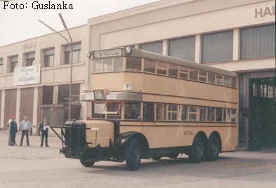 Wagen 800 vor der Halle Britz (bis 1992 Standort der Museumssammlung)