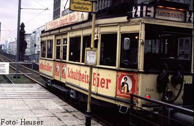 Triebwagen 3344 auf der Hochbahnstrecke in der Blowstrae im Museumsverkehr