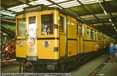 Triebwagen 382 in der Museumshalle Britz, heute verschrottet