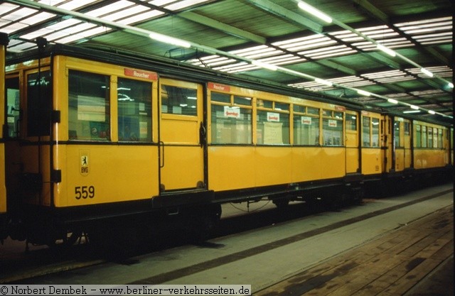 A1 Beiwagen 559 in der Wagenhalle Betriebshof Britz A1 Beiwagen 559 in der Wagenhalle Betriebshof Britz