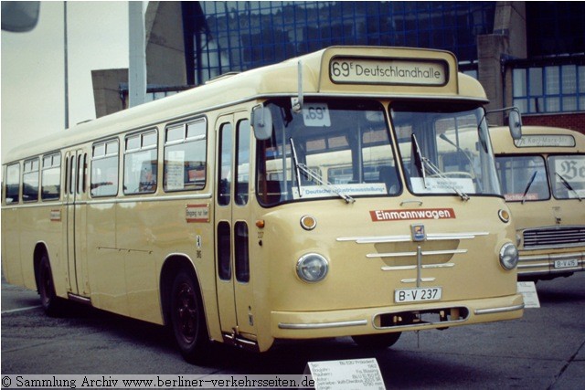Wagen 237 auf dem Betriebshof Lichtenberg (Tag der offenen Tür) Wagen 237 auf dem Betriebshof Lichtenberg (Tag der offenen Tür)