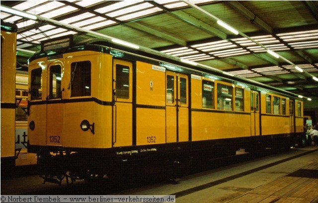 C-Wagen 1352 in der BVG-Wagenhalle Britz (Gradestrasse)