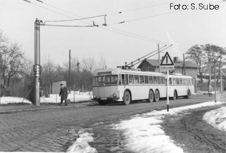 Ein Wagen der Bauserie in der Wendeschleife Marienfelde, 1965