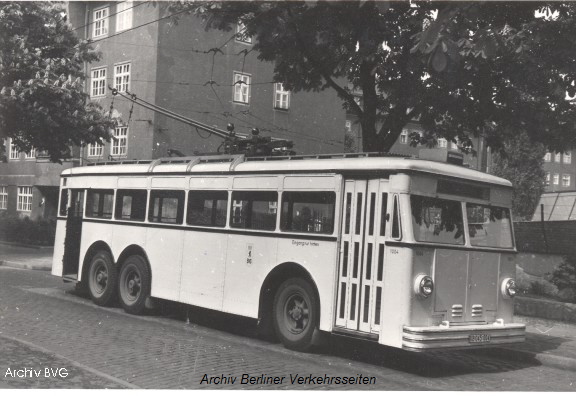 Wagen 1004 in Steglitz (Ausfahrt der Wagenhalle Steglitz)