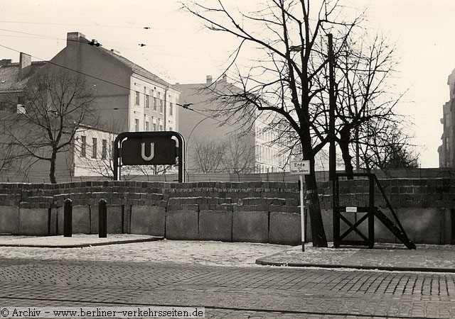 Bernauer Strae (1962) mit Fahrleitungsanlage der Straenbahn (Westnetz)