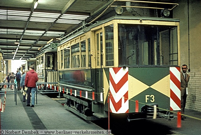 Arbeitsbw F3 ex Berlinerr Ostbahnen Tw 39 in der Halle Britz Gradestrasse