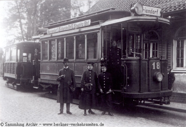 (1916) Triebwagen 18 mit Beiwagen zur Abfahrt bereit am Bahnhof Steglitz