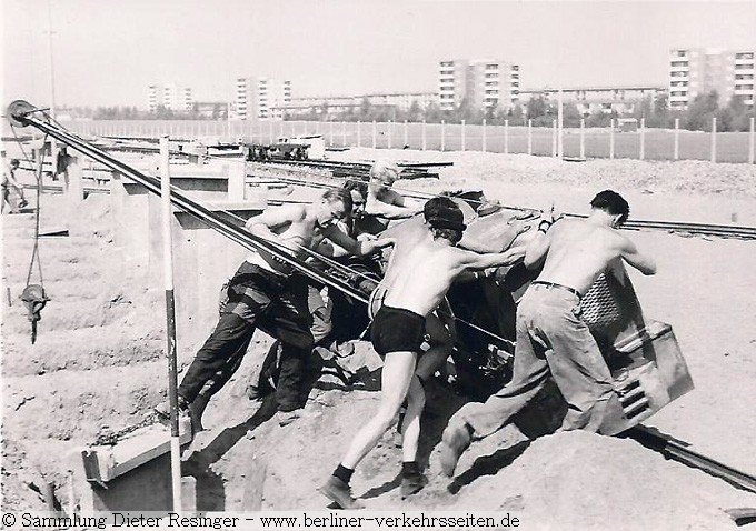 Feldbahnlok auf dem Gelände der Bw Britz (1969) zum Aufbau der der Anlage