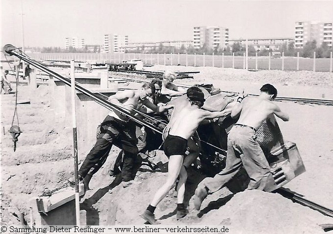 Feldbahnlok auf dem Gelnde der Bw Britz (1969) zum Aufbau der der Anlage