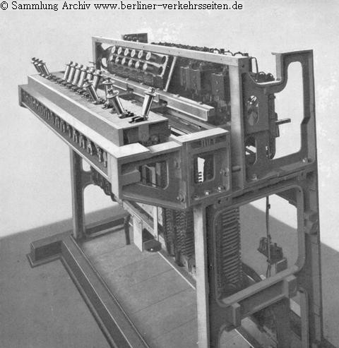 Vorderseite geoffnette Hebelbank Siemens (1923)