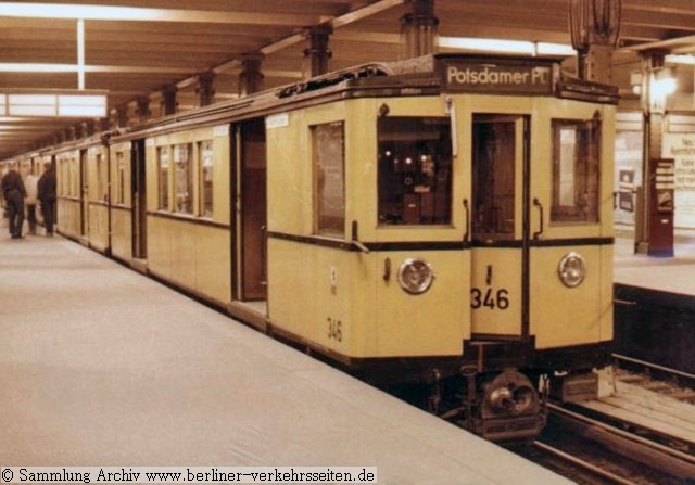 A2U 346 im Bahnhof Obi, Abstellung als Betriebsreserve  (Mai 1973)