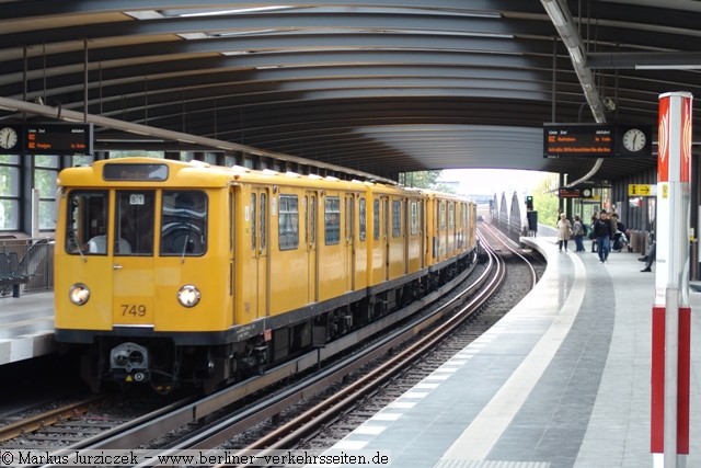 SELTRAC 749 auf der Hochbahnstrecke A-West nach Pankow  2009