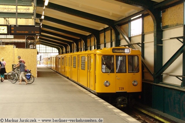 Dtw 729 Gleisdreieck 2009 bei den Sanierungsarbeiten am Bahnhof