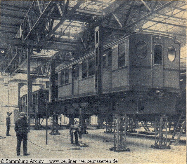 1926: Wagenhalle Betriebswerk Seestrae mit einem B1-Triebwagen