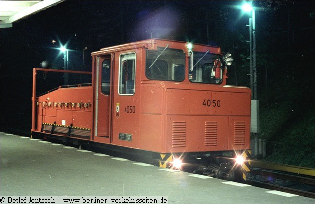 Lokomotive 4050 im Bahnhof  Olympia-Stadion