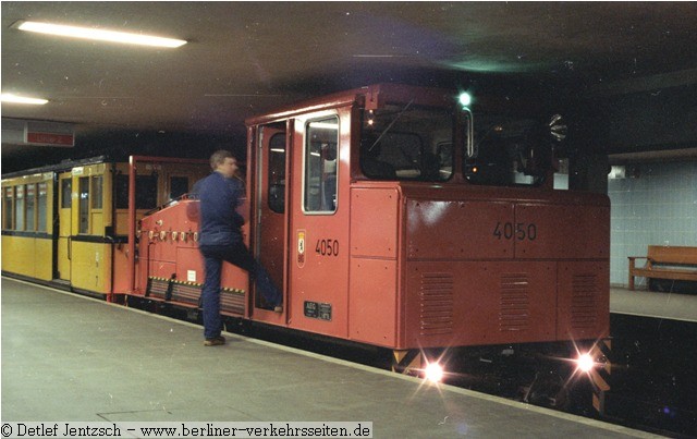 Lok 4050 in Spichernstrae bei Rangierarbeiten zwischen Kehranlage und Bahnsteig