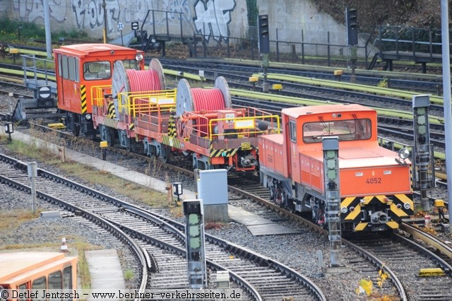 Lok 4052 Bw Gru mit Kabelwagen und Steuerwagen (Spitzenwagen) am Zugschlu