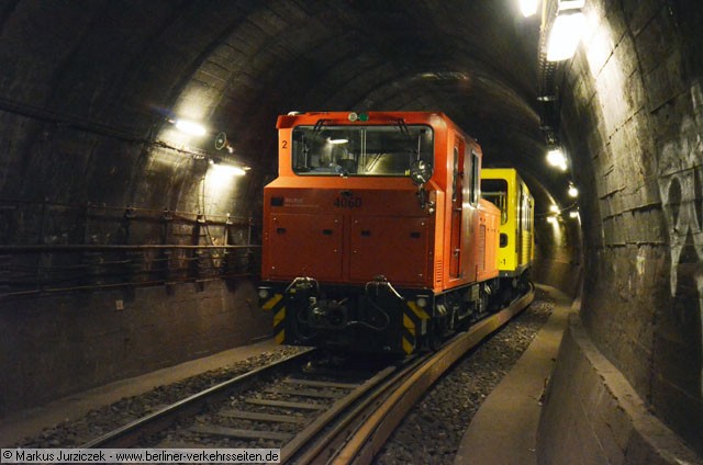 Lokomotive "4060" zieht einen Zug der Typ e GI/1E im A/E-Tunnel (9-2015) zwischen den Stationen Klosterstrae und Alexanderplatz