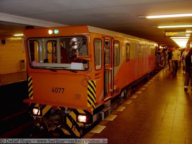 Lok 4077 als Personenzuglokomotive (Cabriofahrt) Lok 4077 als Personenzuglokomotive (Cabriofahrt)