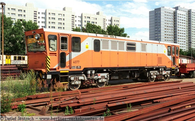 Lok 4077 im Bereich der Bahnmeisterei Friedrichsfelde