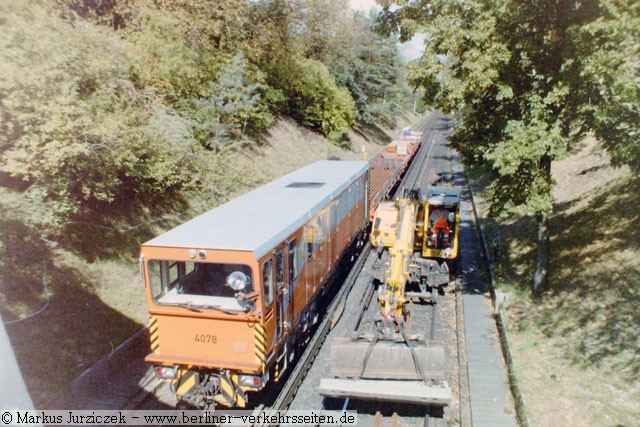 Lok 4078 im Arbeitszugverband auf der Dahlemer Strecke 