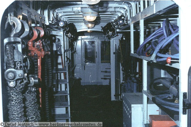 Hilfsgertewagen 1005 Innenraum 1978