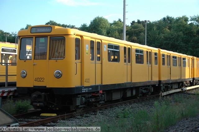 Kurven-,  Stromschienenschmier- und Brstenzug 999/998 (Arbeitszugnummer 4022/4023) in der Bw Gru