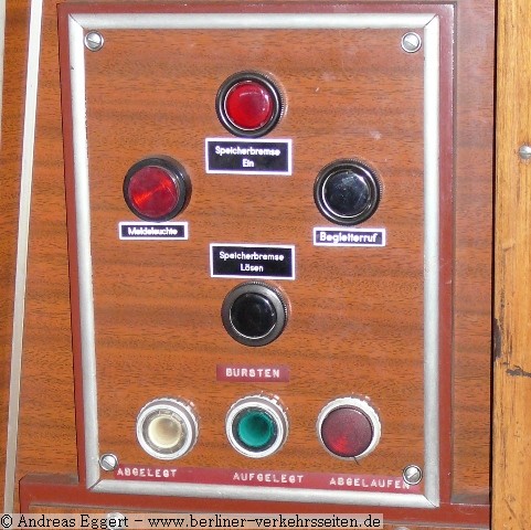 Schalttafel fr die Brsteneinrichtung im Fahrstand der Doppeltriebwagen Einheit 999/998
